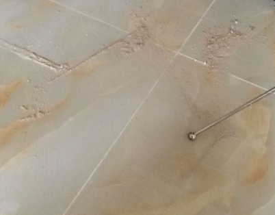 东区瓷砖空鼓维修公司分享粘合剂选择不当在瓷砖铺贴过程中可能导致以下问题
